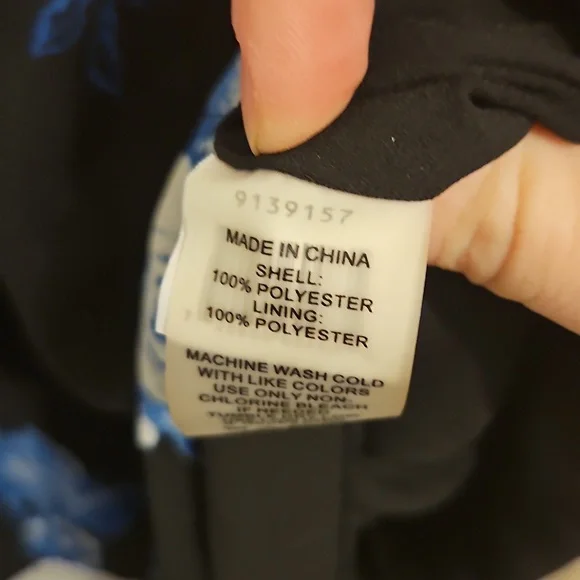 Vince Camuto Black and Blue Floral Dressy Tank Top. NWT - Picture 6 of 7